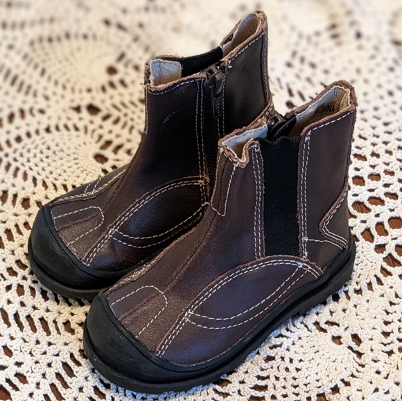 Vincent Toddler Zip-up Leather Boots. Perfect for Fall and Winter! - Picture 2 of 6